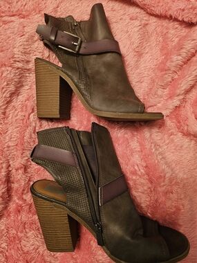 DV by Dolce Vita Brown Peep-Toe Heeled Ankle Boots with Purple Strap